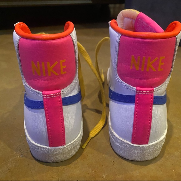 Nike Blazer Mid 77 size 5.5 White Blue Pink Orange RARE - Picture 3 of 8